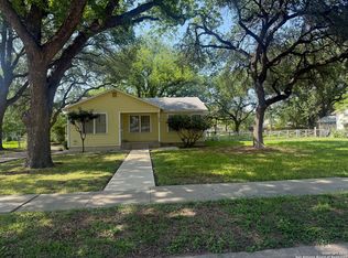 836 Laurel St, Uvalde, TX 78801