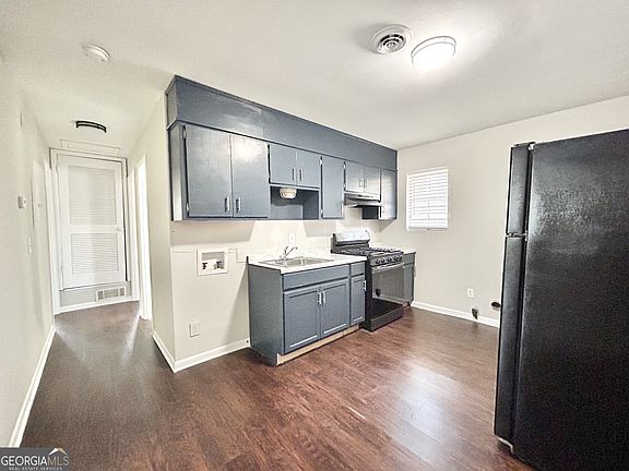 3rd image of 6496 Raymond Dr