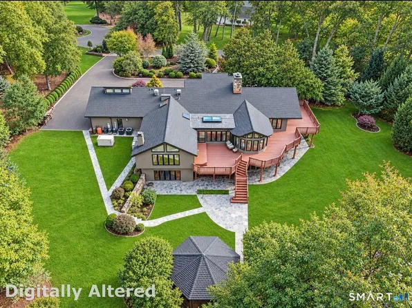 18 Merry Meet Center, Fairfield, CT 06824