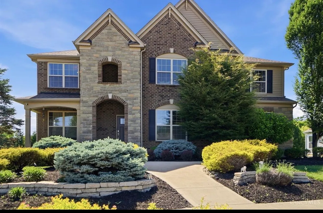4 bed, 3918 sqft, $4,500 — Photo 1