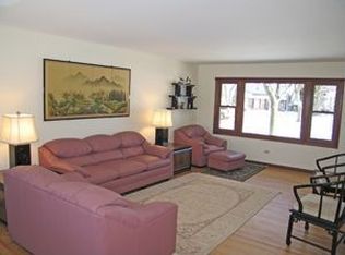 1576 Leabrook Ln, Wheaton, IL 60189