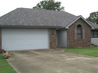 200 Meadowmere Ct, Lebanon, MO 65536
