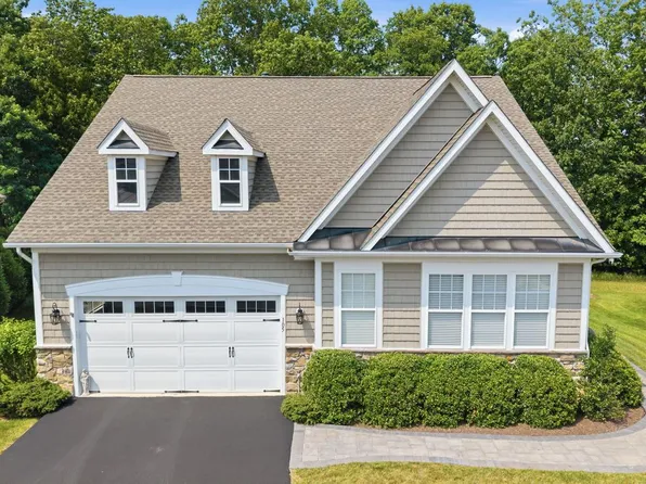 105 Turnstone Ln, Lake Frederick, VA 22630