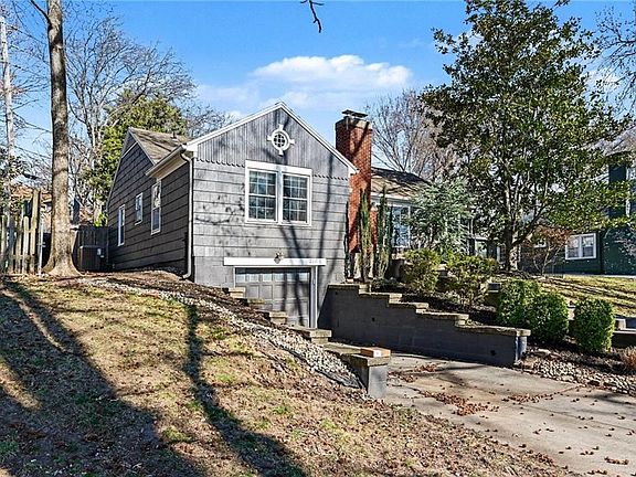 4th image of 210 E Winthrope Rd