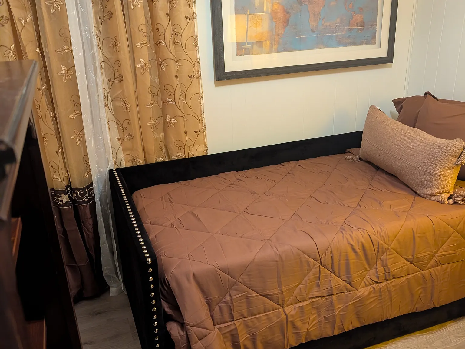 4 bed, 1980 sqft, $3,800 — Photo 1