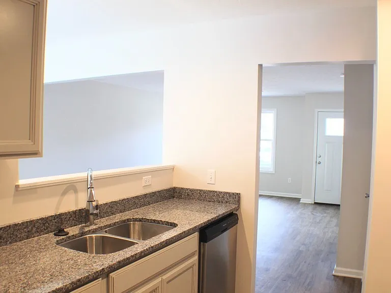 1431 Hornsby Ave — Photo 10