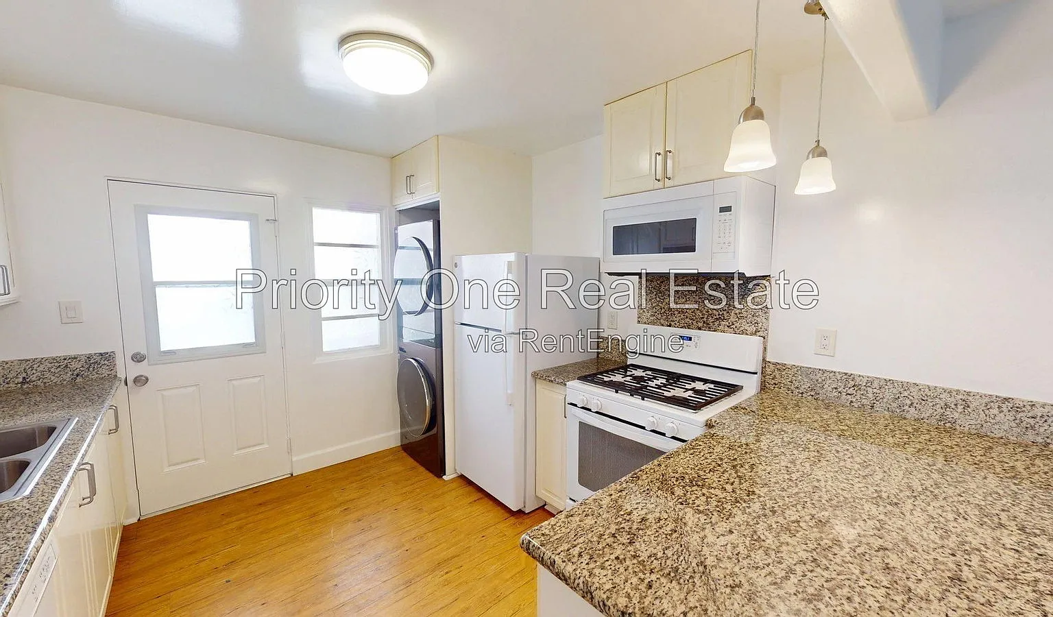 2 bed, 1.0 bath, 780 sqft, $2,200 — Photo 2