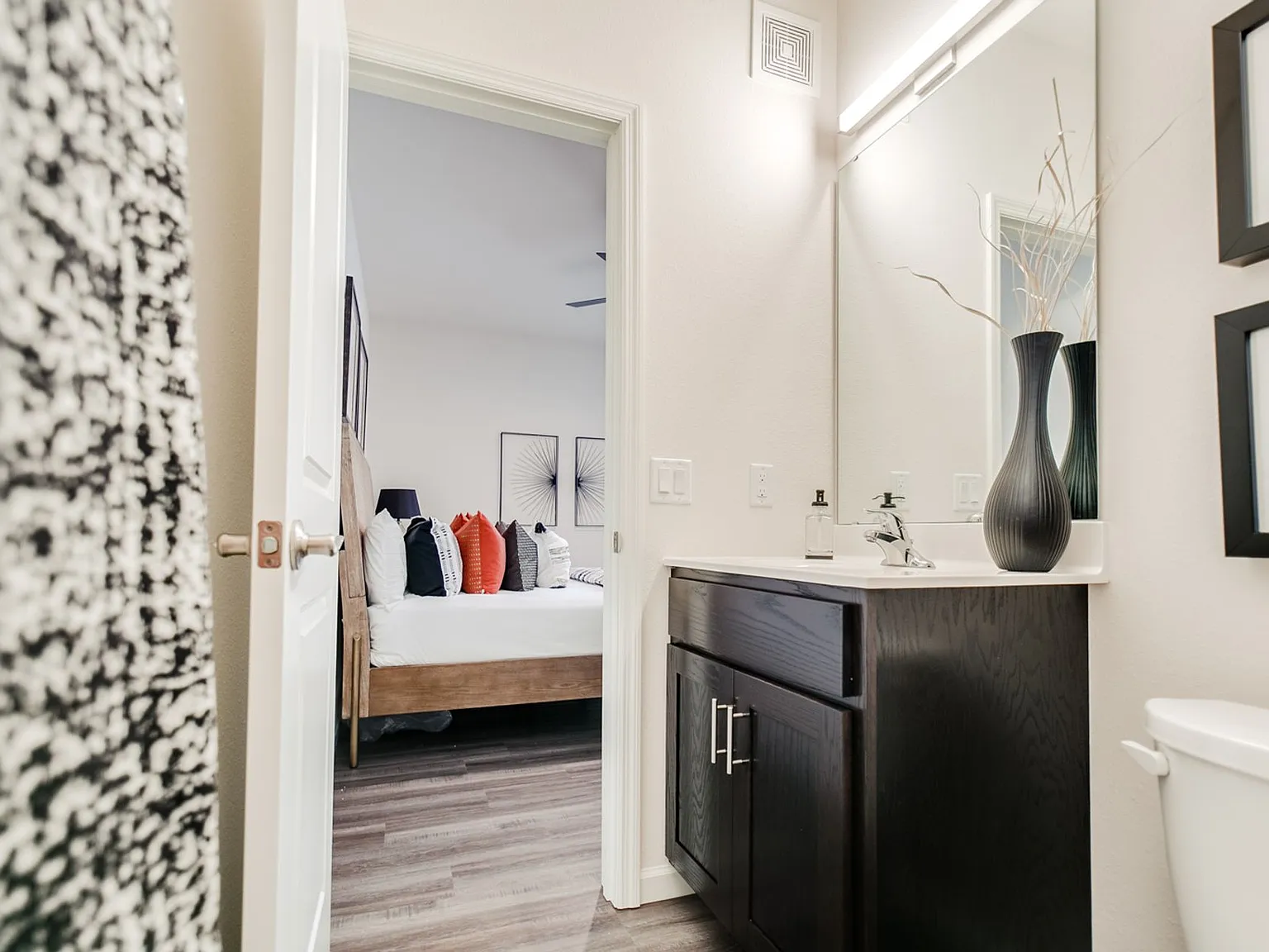 Park West Condominiums — Photo 2