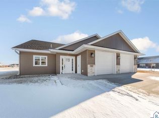 105 Gray Fox Path, Eagle Lake, MN 56024