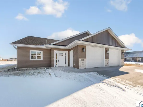 105 Gray Fox Path, Eagle Lake, MN 56024