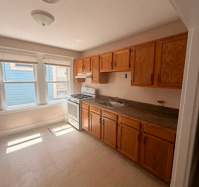 64 Ellsworth Ave #3B