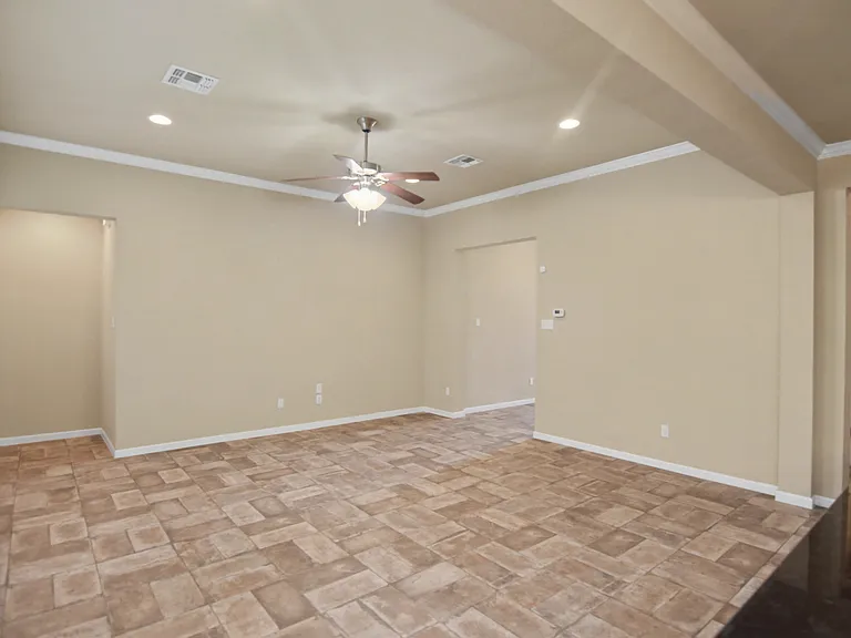 410 Stonehouse Ln — Photo 10