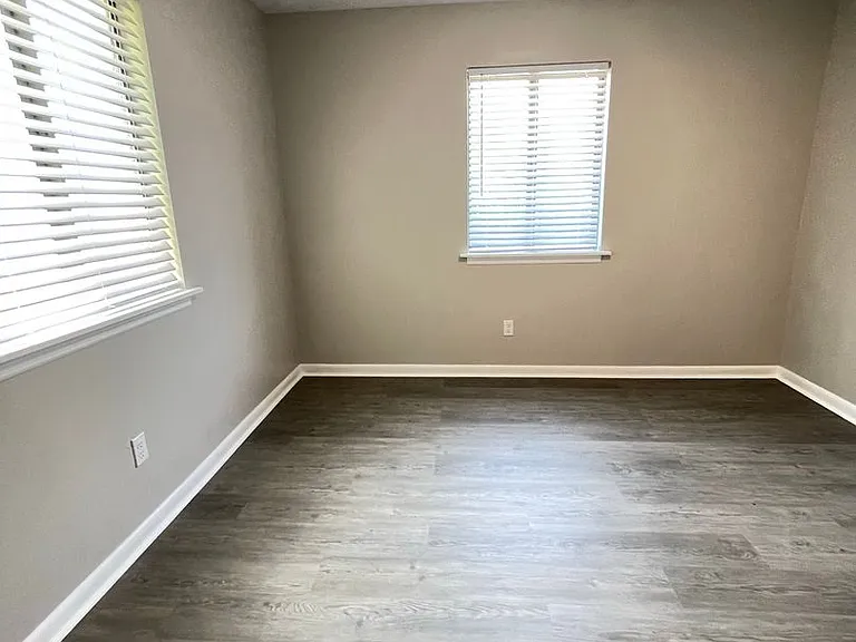 Pecan Manor Apartments — Photo 40