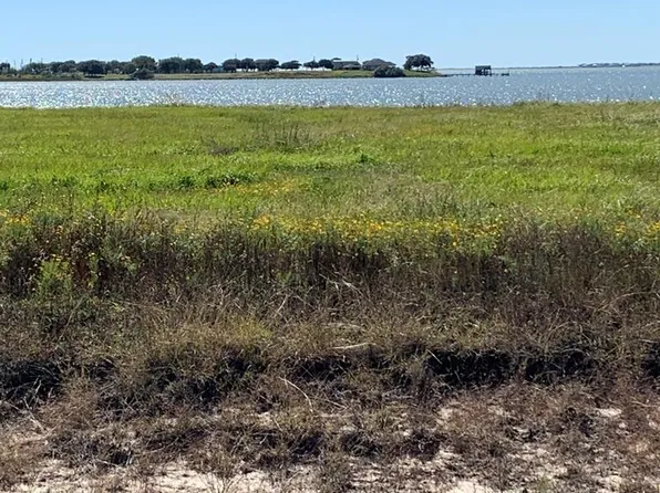 32 Fivemile Trl, Palacios, TX 77465