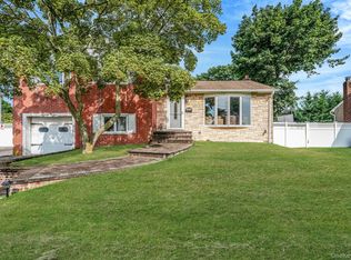 86 Silber Avenue, Bethpage, NY 11714