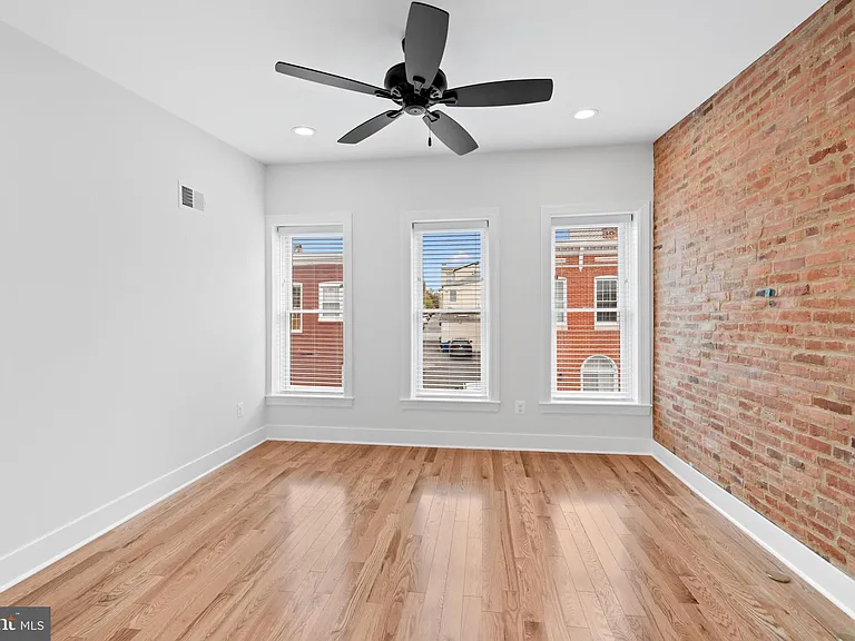 1434 Marshall St — Photo 21
