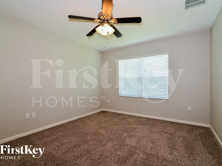 374 Sauders Rd SE — Photo 8