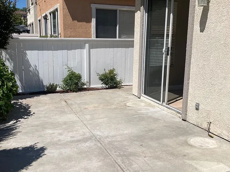 162 Las Flores — Photo 12