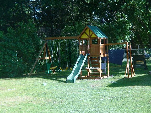 PLAY GROUND SET IN YARD