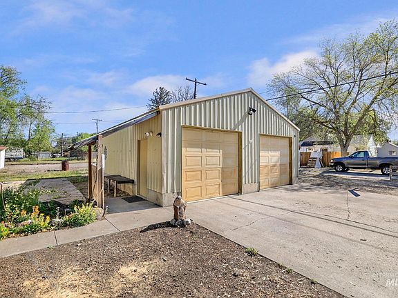 2nd image of 334 12th Ave W