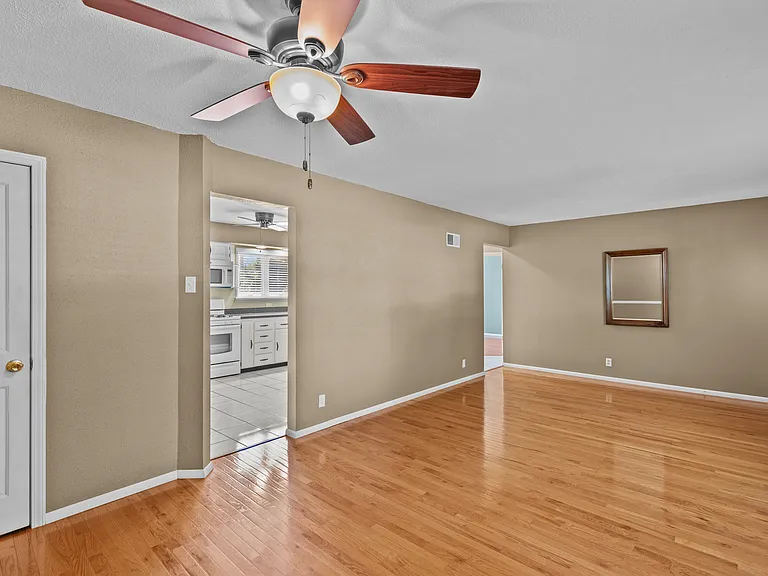 10010 Mayo Dr — Photo 6