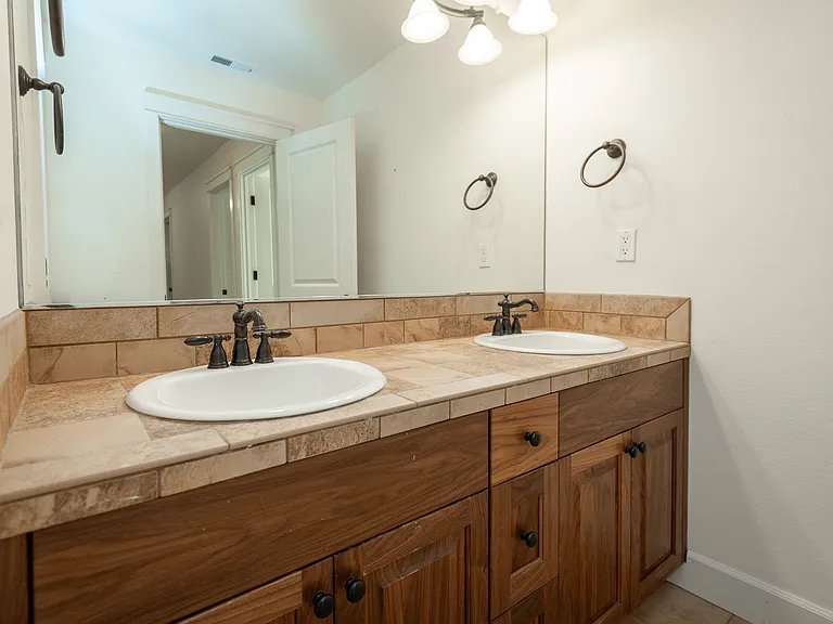 Upstairs Full Bath with Tub