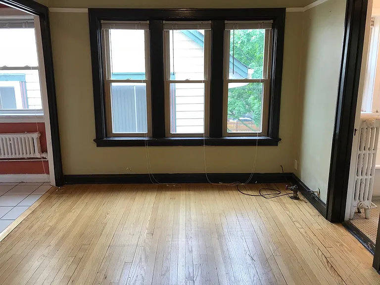 1527 Marshall — Photo 113
