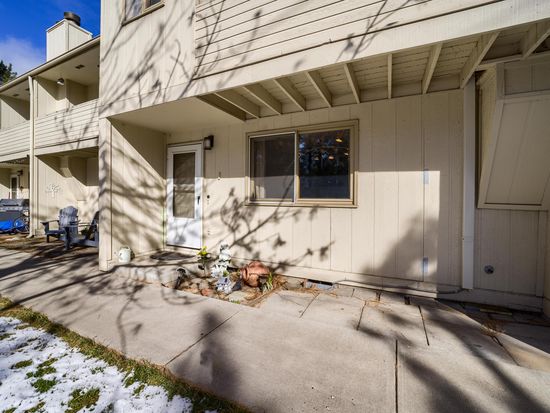 1050 NE Butler Market Rd APT 11, Bend, OR 97701