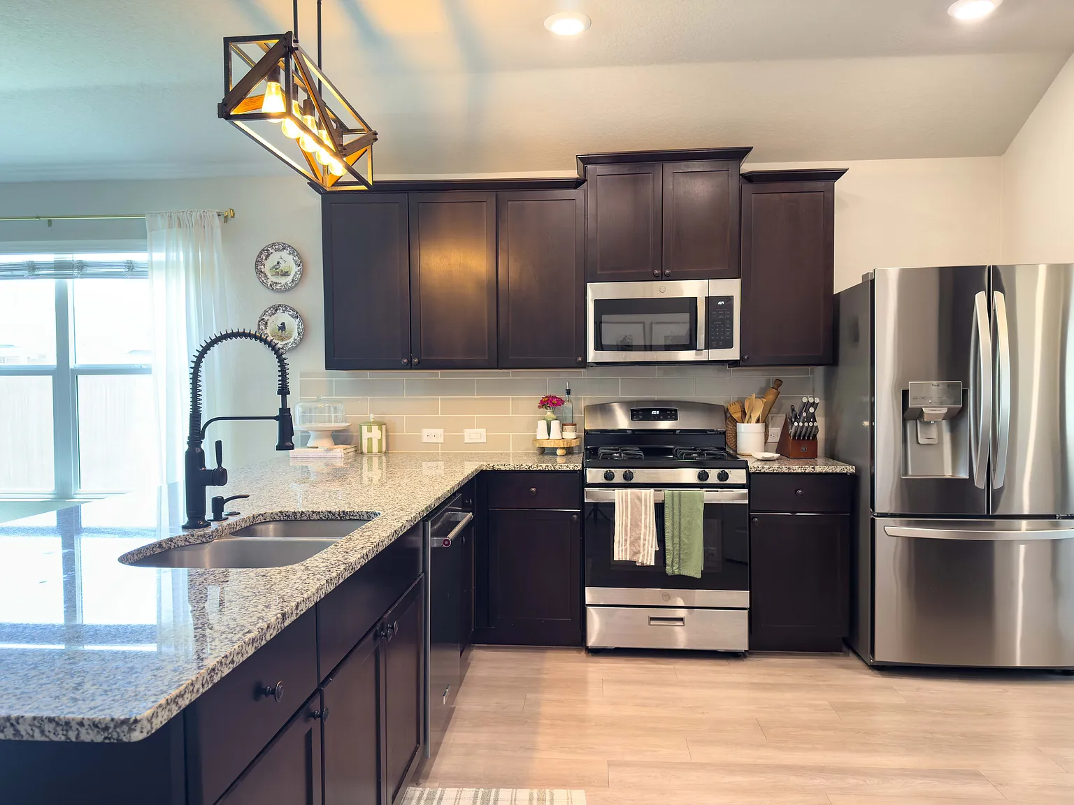 3 bed, 1645 sqft, $1,800 — Photo 1
