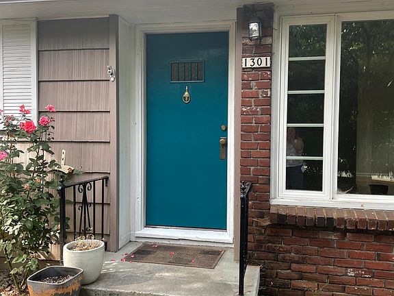 Cute color on the front door!