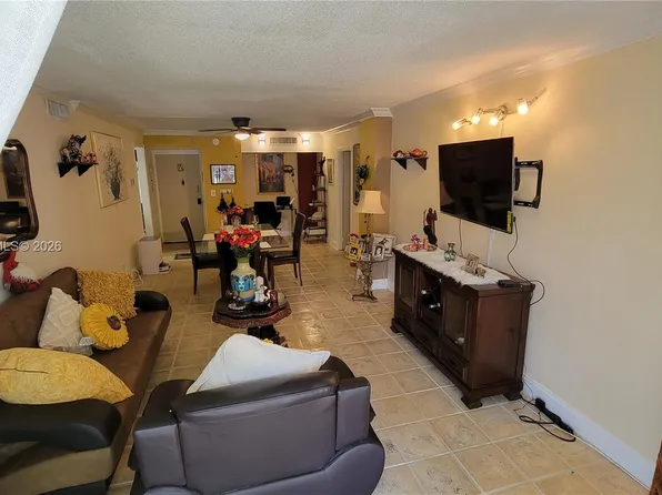 3101 N Country Club Dr APT 101, Aventura, FL 33180