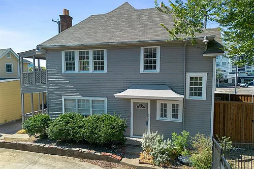 4037-4039 Roswell St Photo 1