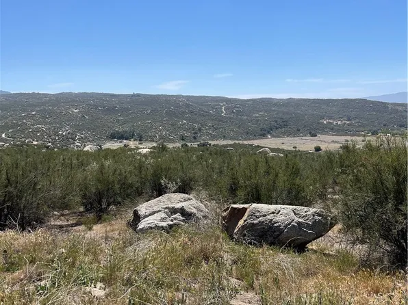 35410 Willow Creek Rd, Hemet, CA 92544