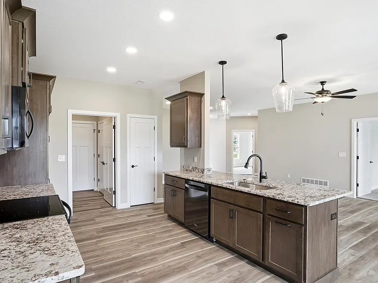 1044 Stonehaven Dr — Photo 12
