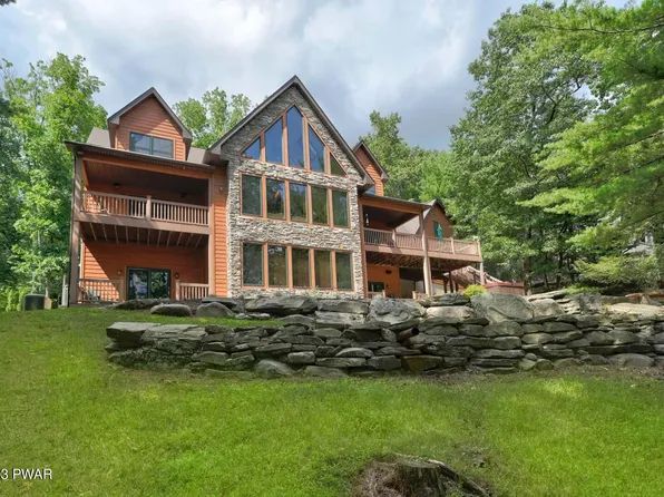 562 Evergreen Dr, Lakeville, PA 18438