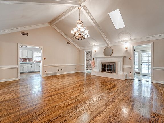 4th image of 2997 Riverdale Rd