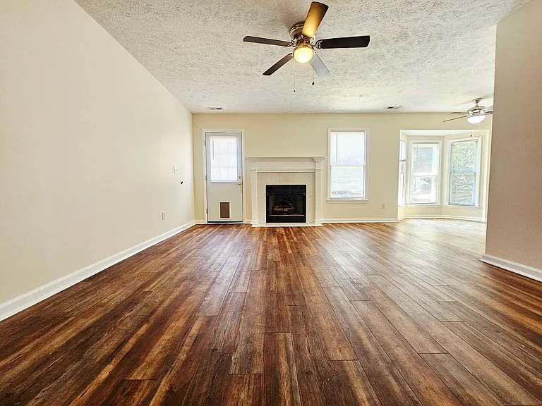 310 Buckeye Dr — Photo 3