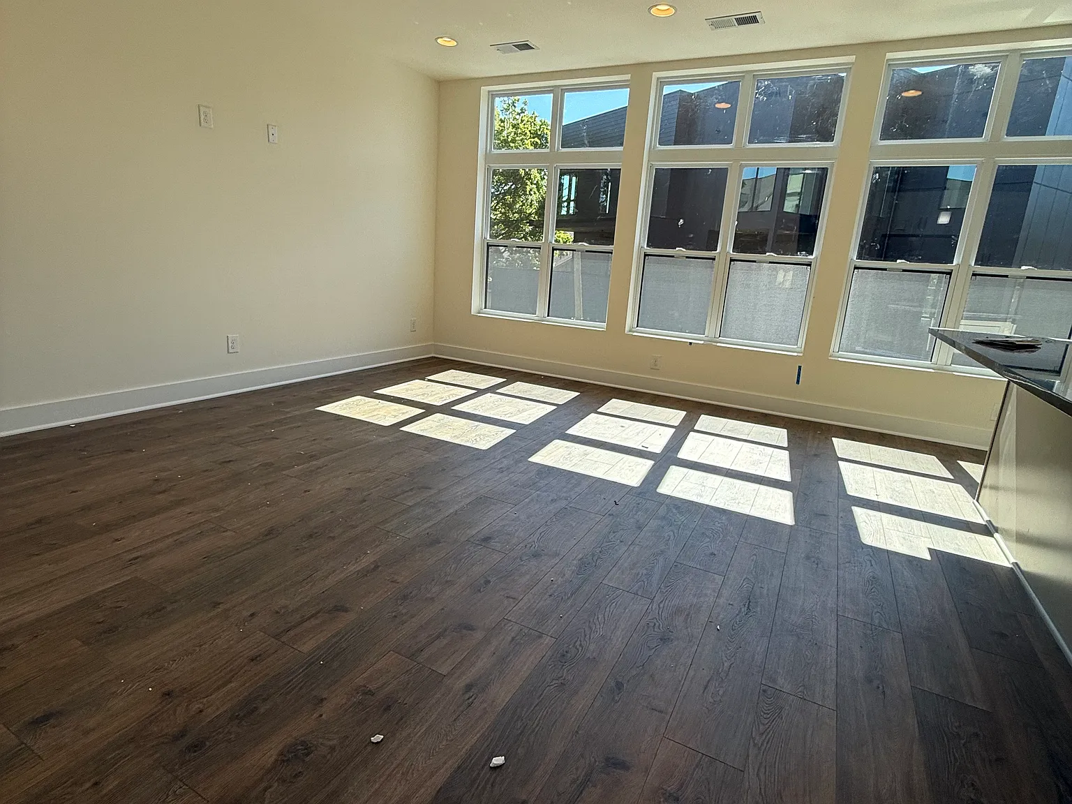 1 bed, 1000 sqft, $1,999 — Photo 3