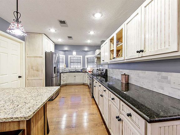 5th image of 210 Coachman Dr