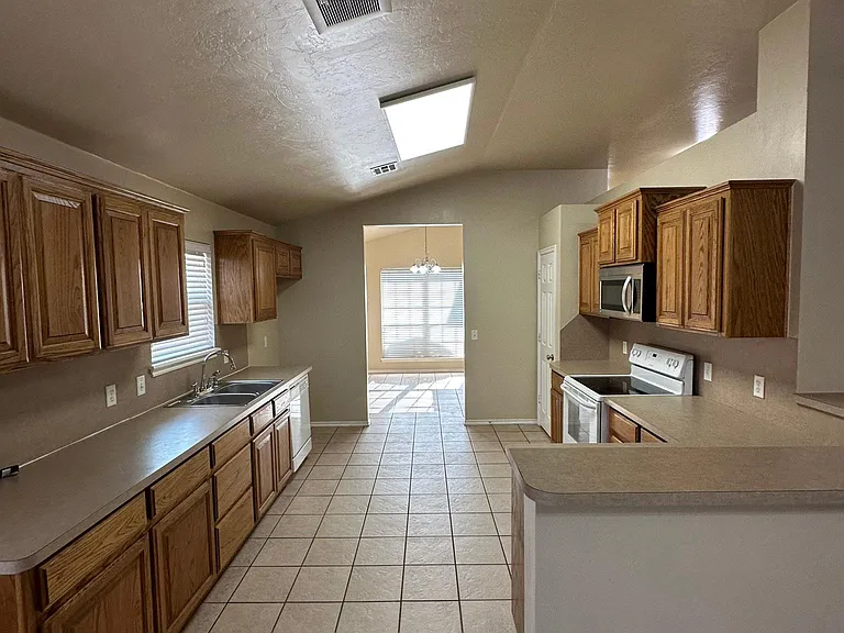809 Beechwood Way — Photo 5