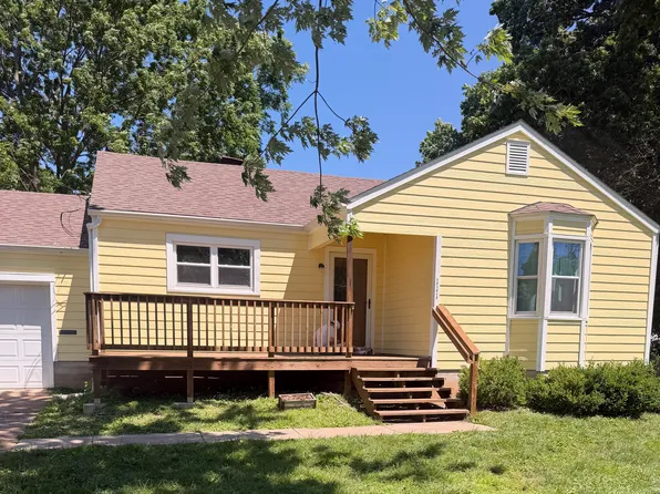 111 W Hickory St, Bolivar, MO 65613