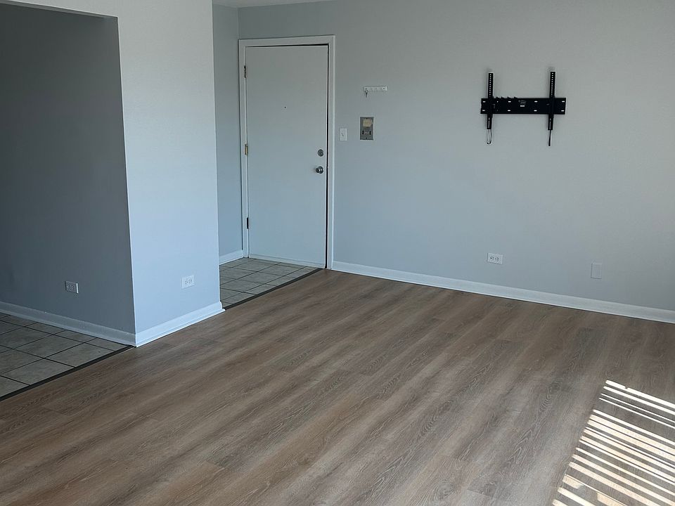 1st image of 10327 McVicker Ave #3