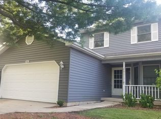 740 Cheyenne Ln, Elgin, IL 60123