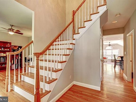 3rd image of 3120 Laughead Ln