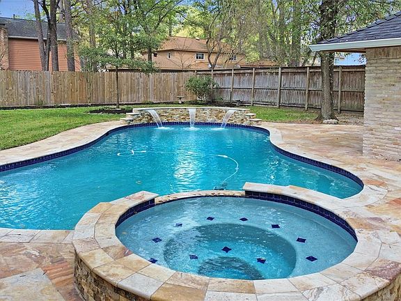 3rd image of 6302 Moccasin Bend Dr