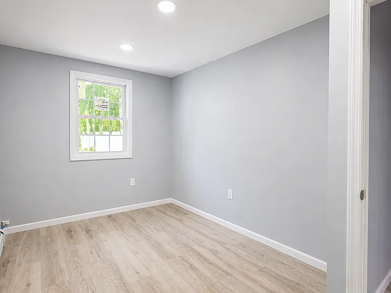Hoffman Ln — Photo 9