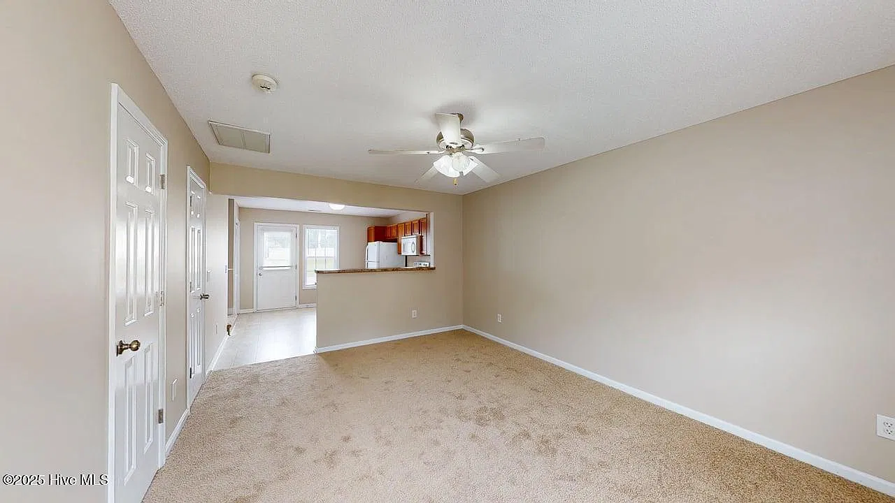 2 bed, 2.5 bath, $1,150 — Photo 4