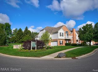 794 Olde English Cir, Howell, MI 48855