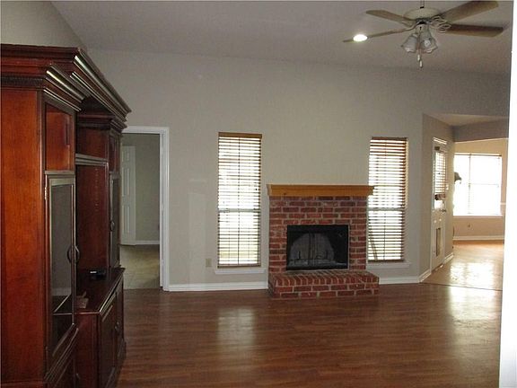 5th image of 318 Elm Dr