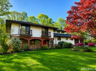 8 Cranberry Ln, Shelton, CT 06484